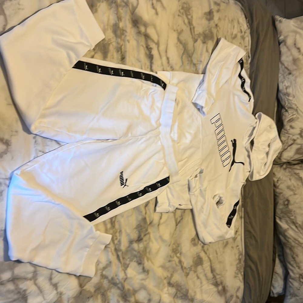 Excellent condition top size large bottom size xs fits a medium size person